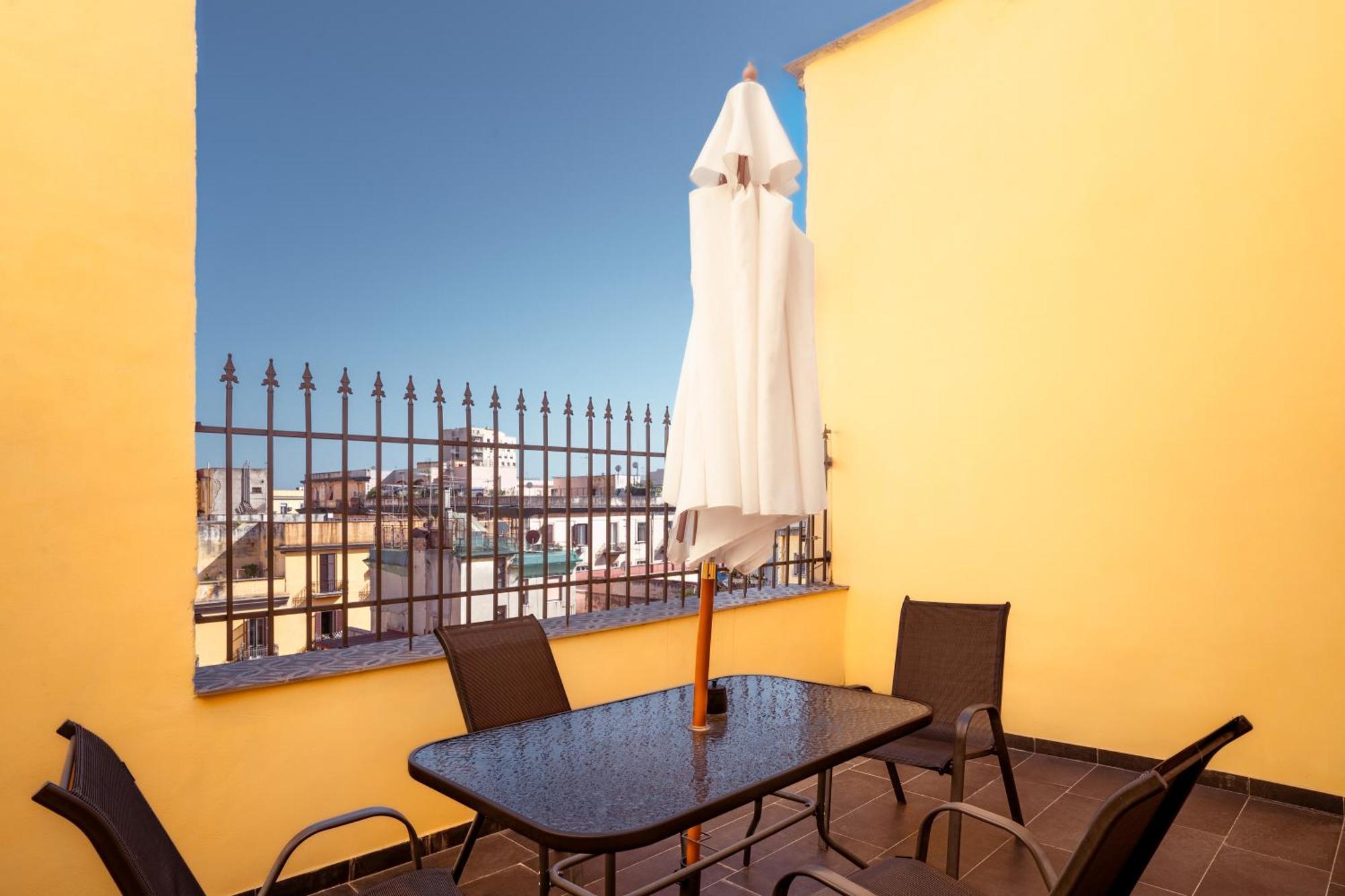 La Bella Vita Luxury Apartament And Travel Solution Napoli Ngoại thất bức ảnh
