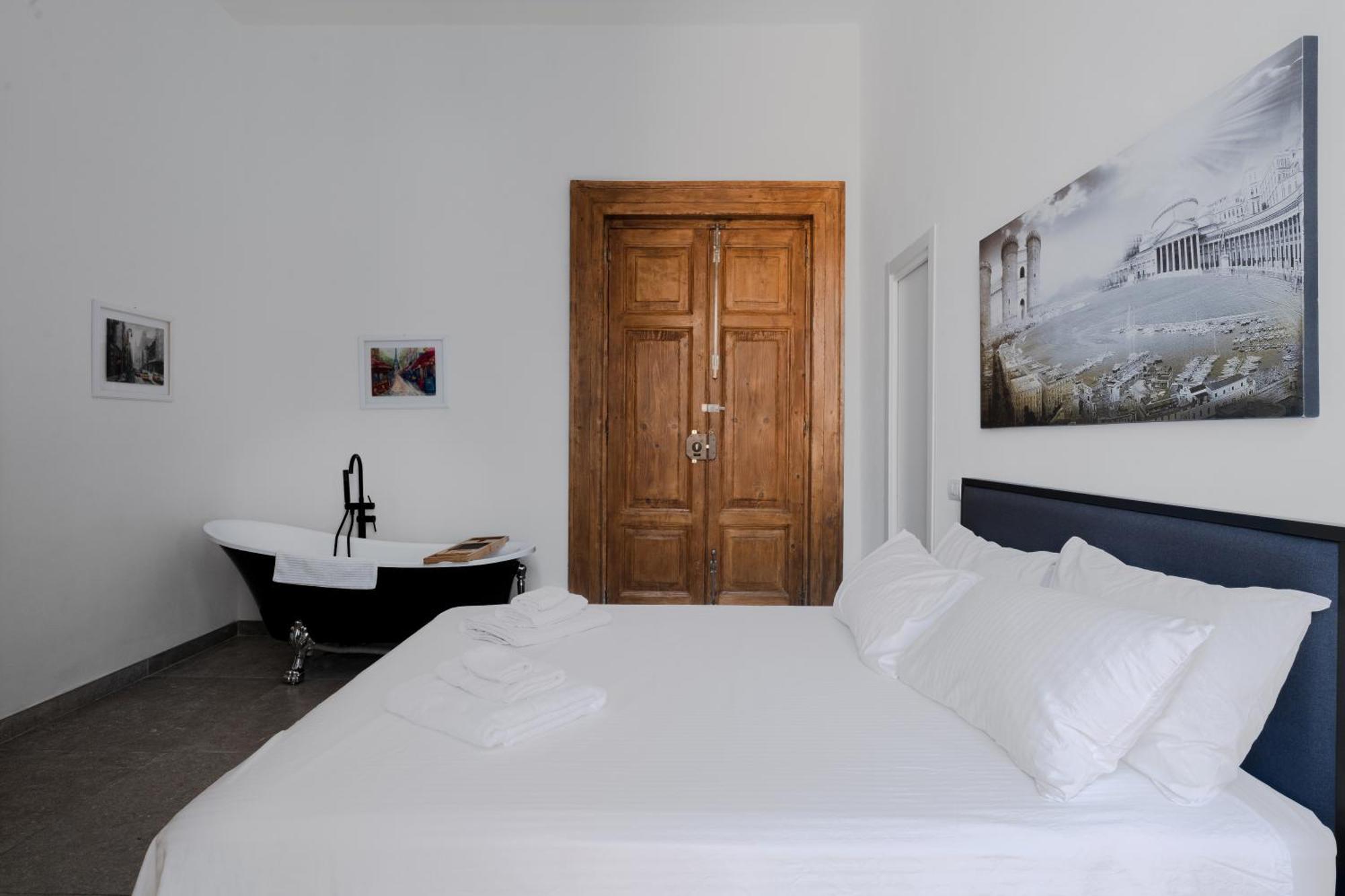 La Bella Vita Luxury Apartament And Travel Solution Napoli Ngoại thất bức ảnh